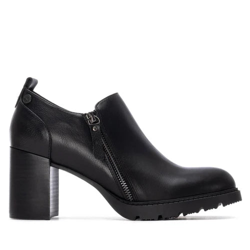 Scarpa chiusa con tacco