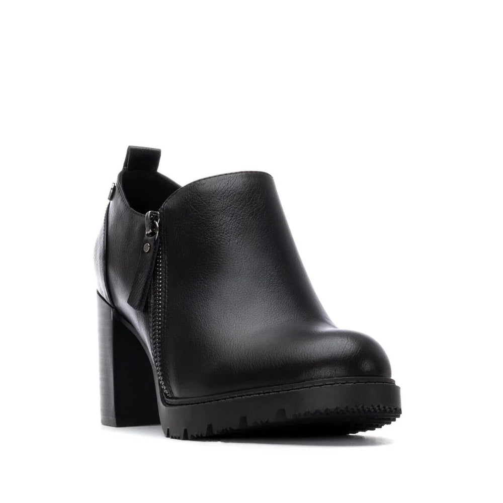 Scarpa chiusa con tacco