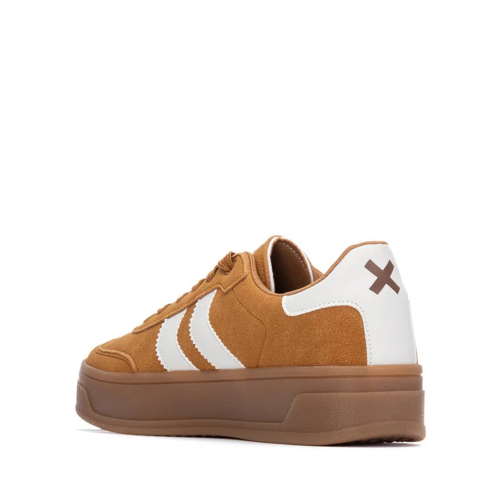 Sneakers scamosciate in ecopelle camel