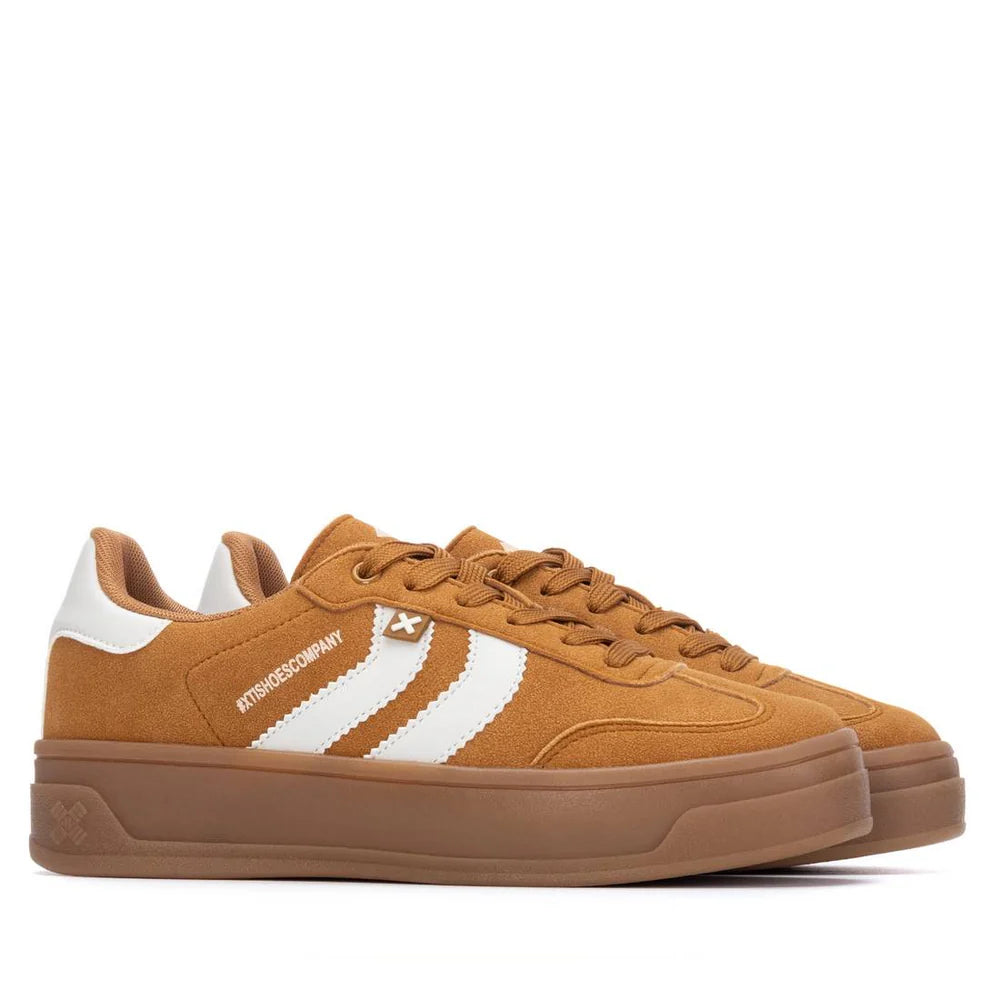 Sneakers scamosciate in ecopelle camel