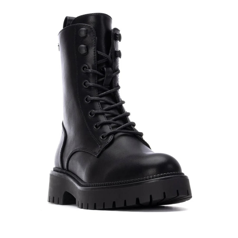 Boots in ecopelle stringati