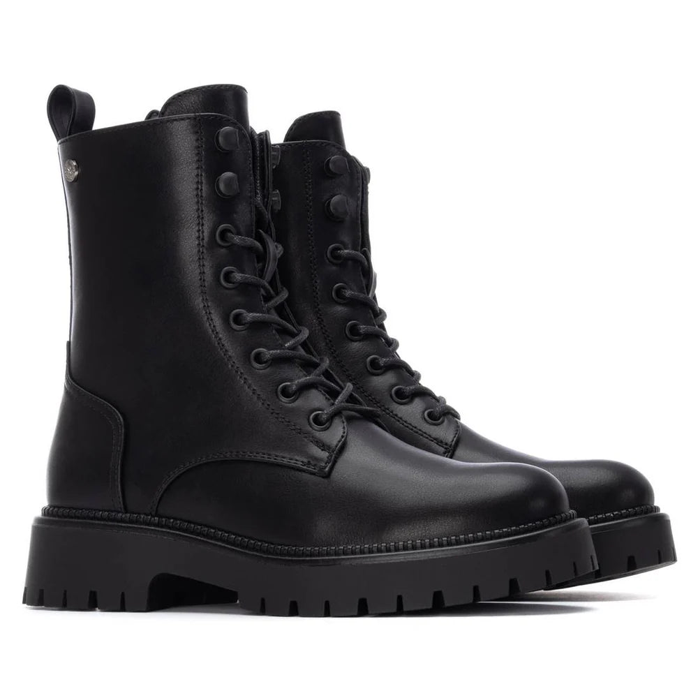 Boots in ecopelle stringati