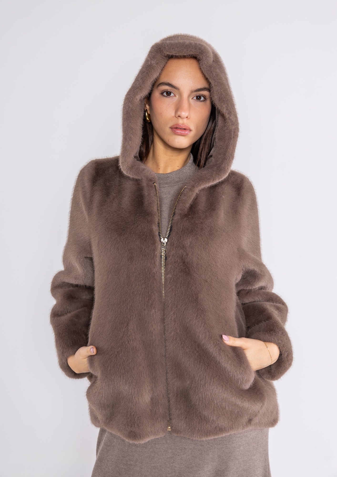 Ecopelliccia con cappuccio