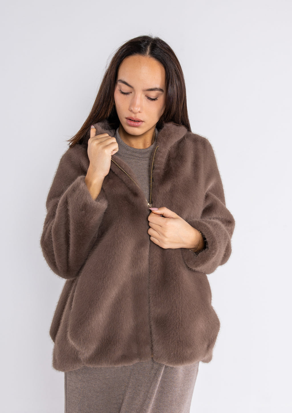 Ecopelliccia con cappuccio